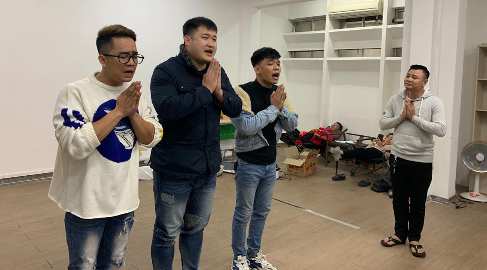 Chương trình 'Táo Quân' có sức ảnh hưởng rất lớn đối với khán giả. Được biết, đội ngũ biên kịch của Táo Quân năm nay lên đến 8 người. Nhà thiết kế Đức Hùng tiếp tục thiết kế xiêm y cho các Táo. (Ảnh: VFC)