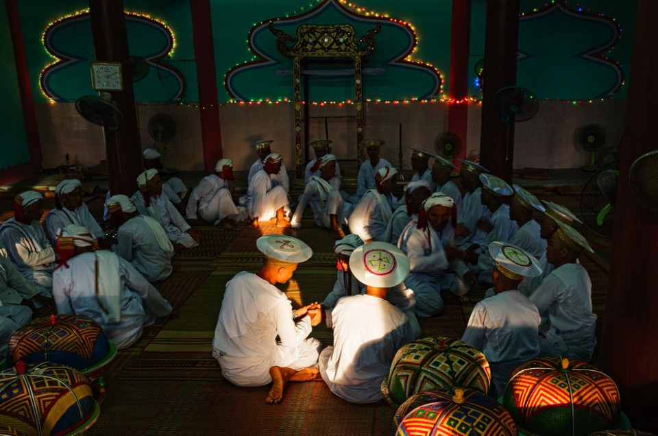 Đại diện ban tổ chức cho biết, với đề tài ấn tượng, các góc máy nghệ thuật đặc sắc, bộ ảnh đã miêu tả đầy đủ, sinh động về một nghi lễ truyền thống của đồng bào Chăm Bà Ni vùng Nam Trung Bộ. (Nguồn ảnh: BTC)