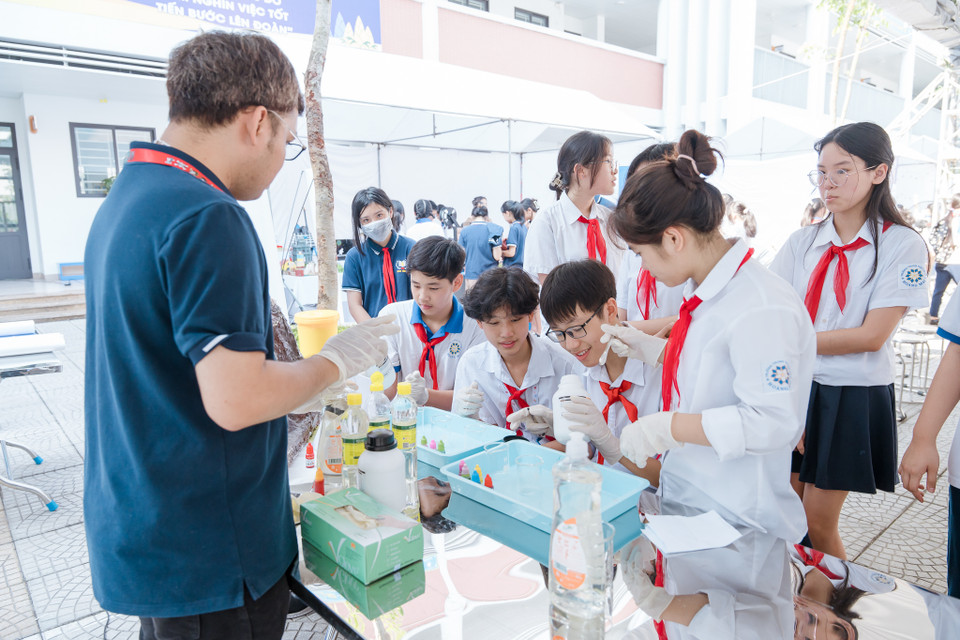 Rất nhiều hoạt động khoa học đa dạng mang đến nhiều trải nghiệm hứng thú cho học sinh. (Ảnh: PV/Vietnam+)