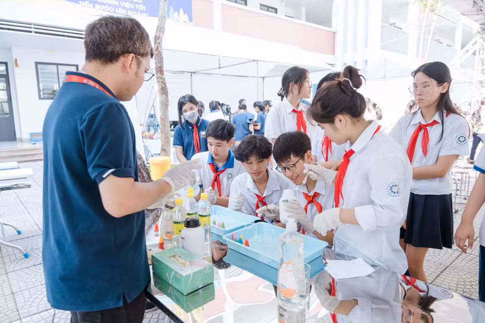 Rất nhiều hoạt động khoa học đa dạng mang đến nhiều trải nghiệm hứng thú cho học sinh. (Ảnh: PV/Vietnam+)