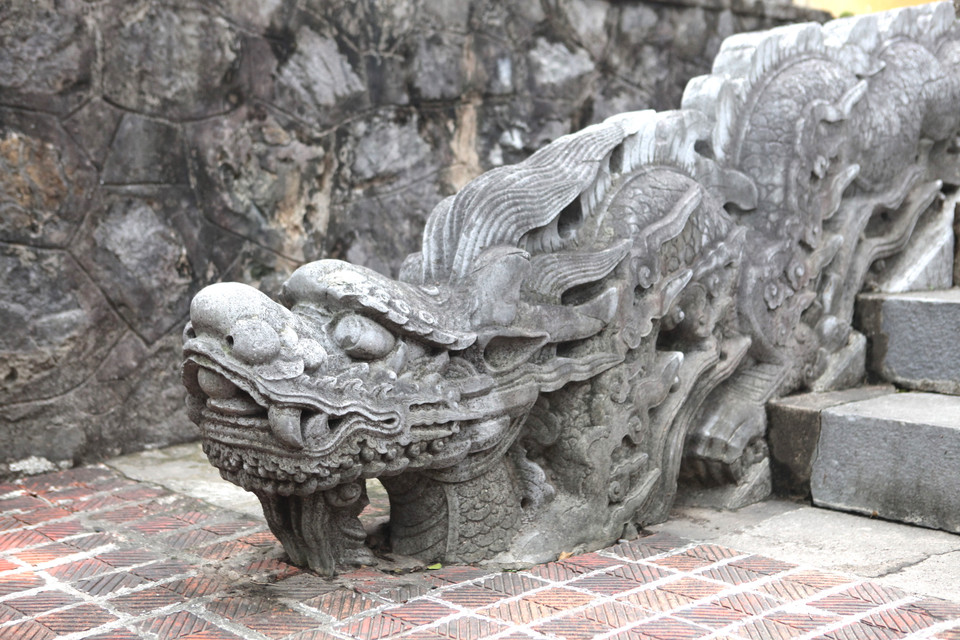 Từ thời xa xưa, các thế hệ người Việt luôn truyền tụng rằng tổ tiên của chúng ta là dòng giống Tiên Rồng, tượng trưng cho những phẩm chất cao đẹp, tính nhân văn, tinh thần cao thượng, sức mạnh và lòng quả cảm của dân tộc Việt Nam. (Ảnh: PV/Vietnam+)