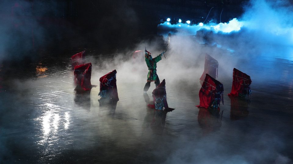 Show diễn là sản phẩm du lịch do Công ty Cổ phần Tập đoàn Anh Sơn phối hợp Ủy ban Nhân dân thị xã Sa Pa thực hiện, ra đời nhân dịp kỷ niệm 120 năm kể từ khi vùng đất Tây Bắc này bắt đầu được khai thác du lịch. (Ảnh: Minh Anh/Vietnam+)