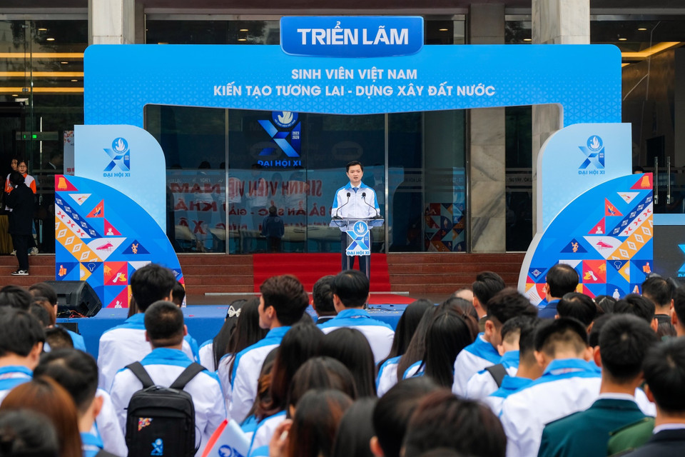 Phát biểu khai mạc, Chủ tịch Hội Sinh viên Việt Nam Nguyễn Minh Triết cho hay triển lãm đã ứng dụng nhiều kỹ thuật, Công nghệ Số trong việc thể hiện các tư liệu, hình ảnh để đại biểu cảm nhận một cách trực quan, sinh động nhất về quá trình hình thành, phát triển của phong trào học sinh, sinh viên và Hội Sinh viên Việt Nam. (Ảnh: PV/Vietnam+)