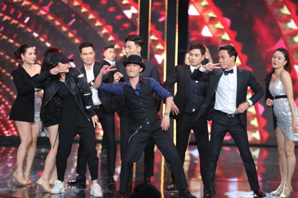 Các nghệ sỹ tự tin 'khoe' vũ đạo. (Ảnh: VFC)