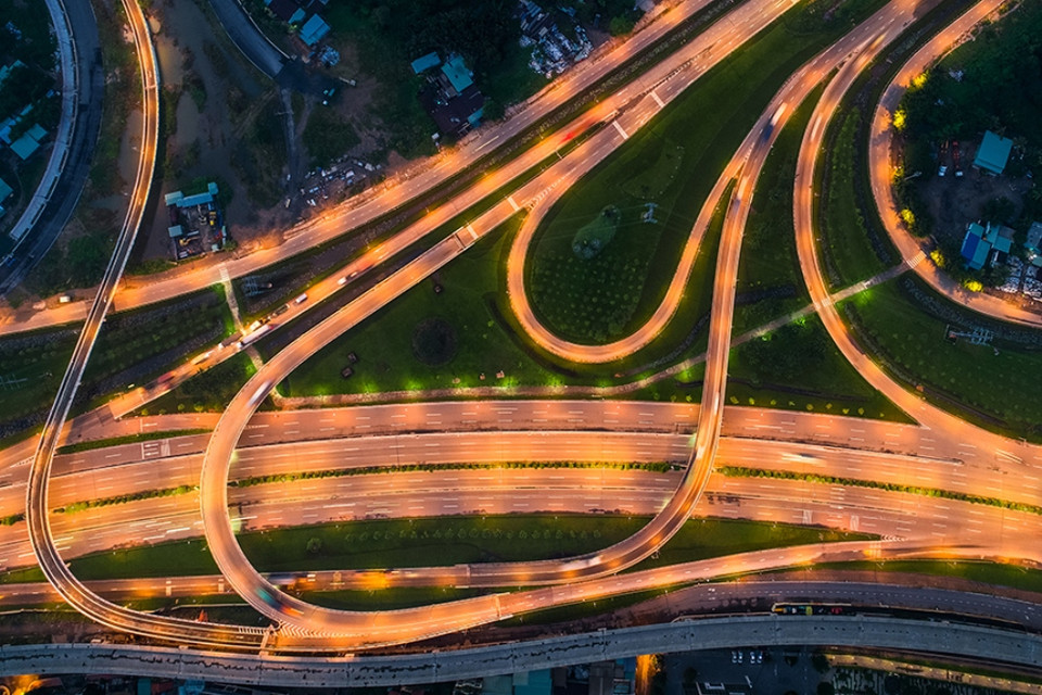 Một bức ảnh trong bộ ảnh 'Những con đường tỏa sáng' của tác giả Giang Sơn Đông. (Nguồn ảnh: BTC)