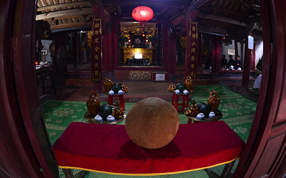 Huy chương vàng chủ đề 'Sáng tác tự do' được trao cho tác giả Trần Nhân Quyền với bộ ảnh 'Lễ hội cầu nước.' (Nguồn ảnh: BTC)