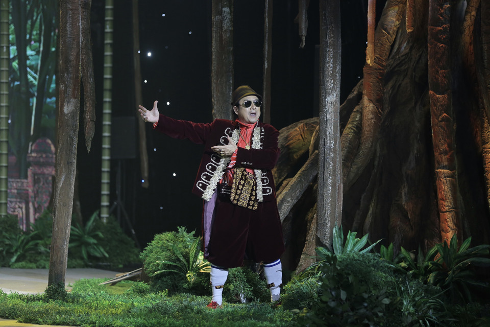 'Táo giao thông' Chí Trung trở thành 'ông hoàng truyền thông' trong 'Gặp nhau cuối năm' Xuân Canh Tý. (Ảnh: Vietnam+)