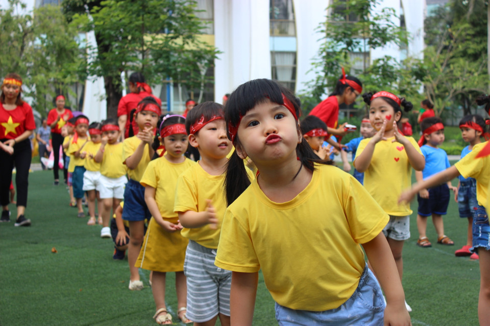 Và chu môi làm điệu khi máy ảnh hướng đến. (Ảnh: PV/Vietnam+)