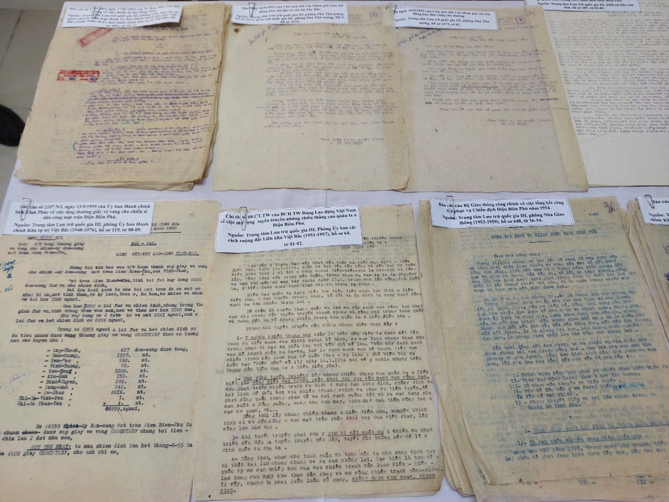 Khối tài liệu phản ánh về sự lãnh đạo tài tình, những quyết sách chiến lược nhạy bén của Đảng và Chính phủ, Quân đội nhân dân Việt Nam, về sức mạnh đoàn kết đồng lòng của toàn dân, toàn quân; về vai trò của Đại tướng Võ Nguyên Giáp - Tổng chỉ huy chiến dịch. (Ảnh: Minh Thu/Vietnam+)