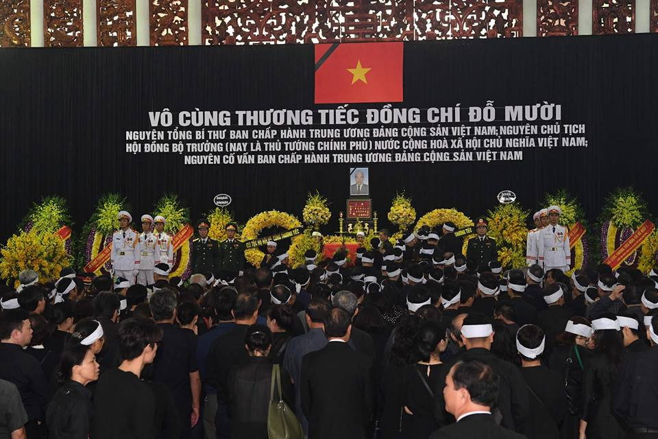 Gia quyến nguyên Tổng Bí thư Đỗ Mười tại lễ truy điệu. (Ảnh: Minh Sơn/Vietnam+)