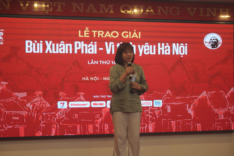 Giải thưởng Việc làm - Vì tình yêu Hà Nội thuộc về Festival Thu Hà Nội - Đến để yêu lần đầu tiên do Trung tâm Xúc tiến Đầu tư, Thương mại, Du lịch thành phố Hà Nội (Ủy ban Nhân dân Thành phố Hà Nội) tổ chức. (Ảnh: Minh Anh/Vietnam+)