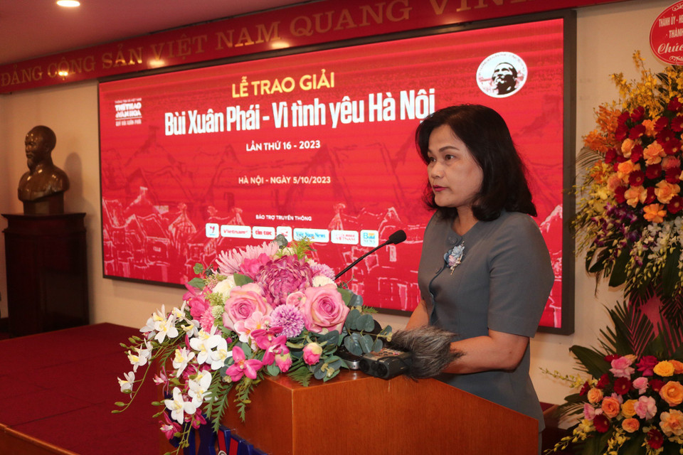 Phát biểu tại Lễ trao giải, Phó Tổng Giám đốc Thông tấn xã Việt Nam Nguyễn Thị Sự nhận xét giải năm nay đã bao quát khá rộng các lĩnh vực hoạt động của Hà Nội, hình thành nên hồ sơ dày dặn và thuyết phục cả về tính khoa học lẫn thực tiễn nghệ thuật. (Ảnh: PV/Vietnam+)