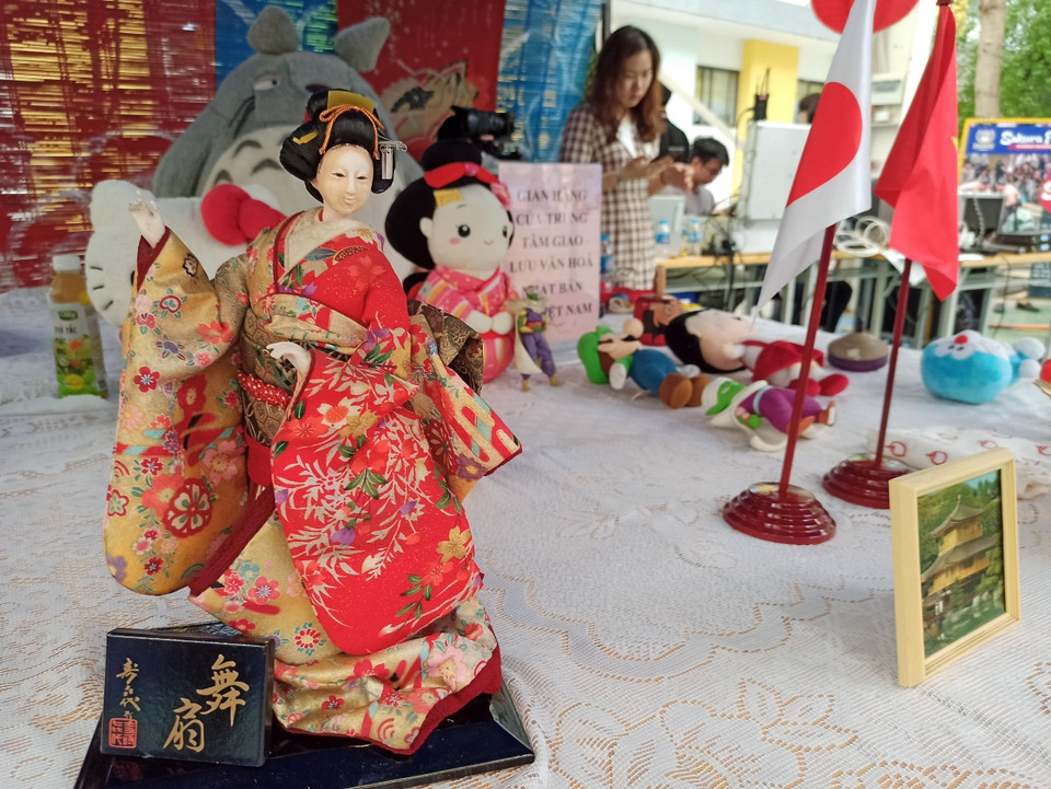 Trung tâm Giao lưu Văn hóa Nhật Bản tại Việt Nam cũng có gian hàng giới thiệu những hình ảnh đặc trưng của nước Nhật. (Ảnh: Phạm Mai/Vietnam).