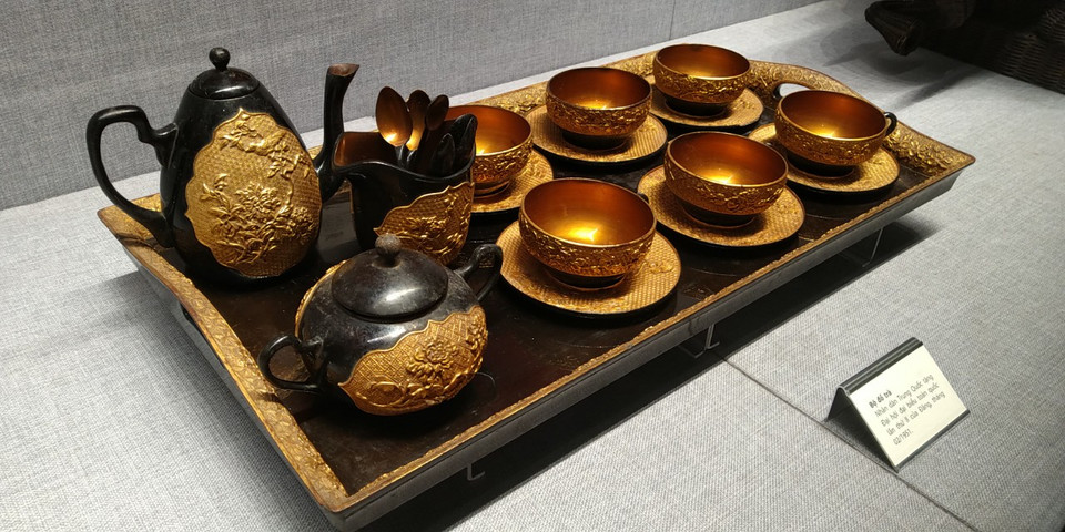 Bộ đồ trà nhân dân Trung Quốc tặng Đại hội đại biểu toàn quốc lần thứ II của Đảng, tháng 2 năm 1951. (Ảnh: Minh Thu/Vietnam+)