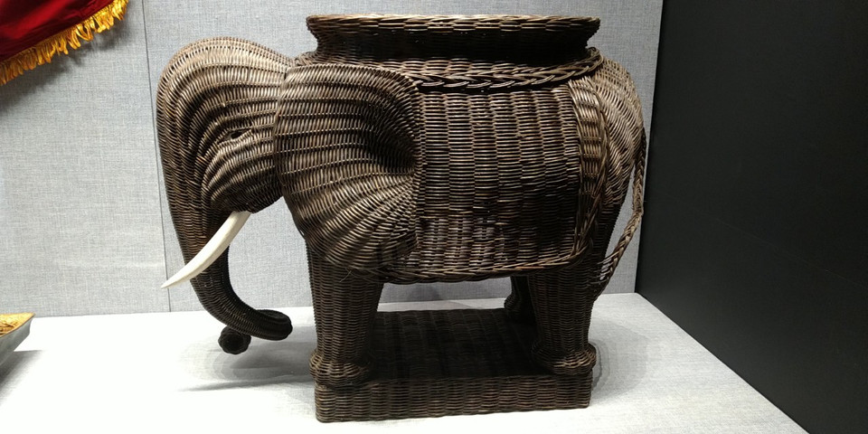 Voi tết bằng dây guột Đảng Nhân dân Cách mạng Lào tặng Đại hội Đại biểu toàn quốc lần thứ V của Đảng tháng 3 năm 1982. (Ảnh: Minh Thu/Vietnam+)