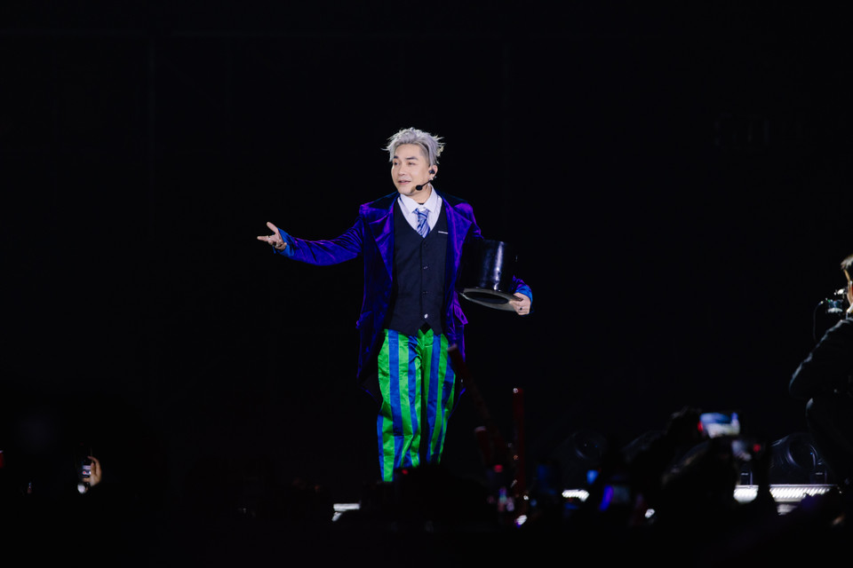 Ca sỹ Duy Khánh trở lại ngoạn mục sau nhiều năm ở ẩn. Sự tham gia của các nghệ sỹ nhiều lứa tuổi, ở nhiều ngành nghề là một trong những yếu tố tạo nên sức hút cho chương trình. (Ảnh: CTV/Vietnam+)