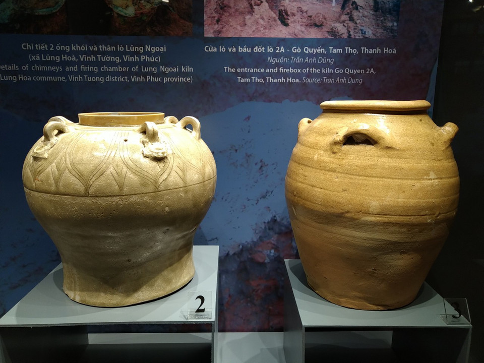 Bình men xanh xám thế kỷ 7-9. (Ảnh: Minh Thu/Vietnam+)