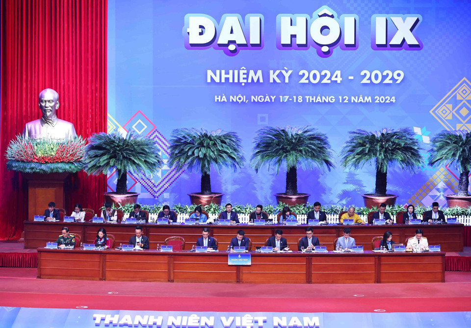 Đoàn chủ tịch điều hành phiên khai mạc. (Ảnh: Minh Đức/TTXVN)