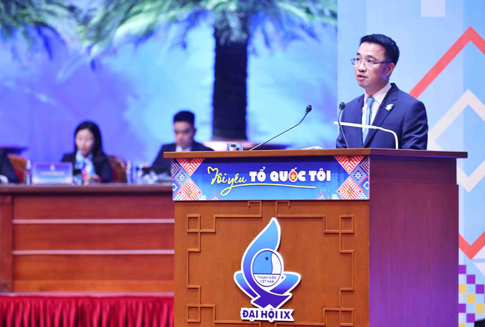 Bí thư Trung ương Đoàn, Phó Chủ tịch Trung ương Hội Liên hiệp thanh niên Việt Nam khoá VIII phát biểu tại phiên khai mạc đại hội. (Ảnh: Minh Đức/TTXVN)