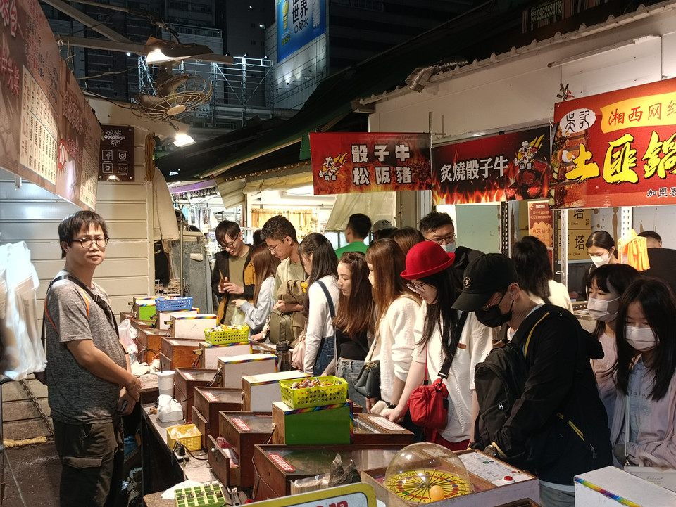 Chợ đêm trở thành một điểm văn hóa khá đặc trưng ở Đài Loan (Trung Quốc), nơi luôn tấp nập mỗi đêm, đặc biệt là giới trẻ. (Ảnh: PV/Vietnam+)