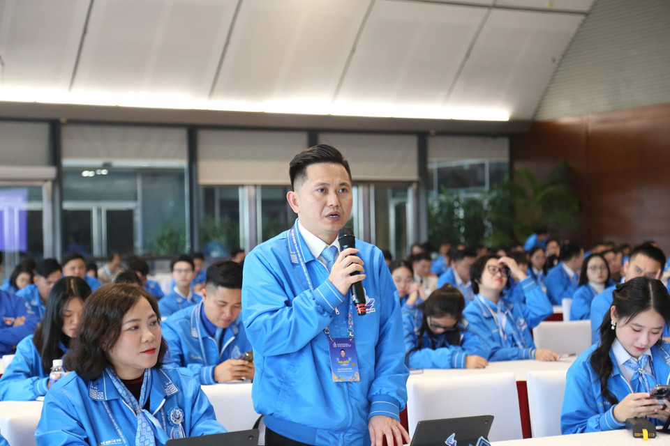 Các đại biểu thảo luận sôi nổi tại các tổ. (Ảnh: PV/Vietnam+)