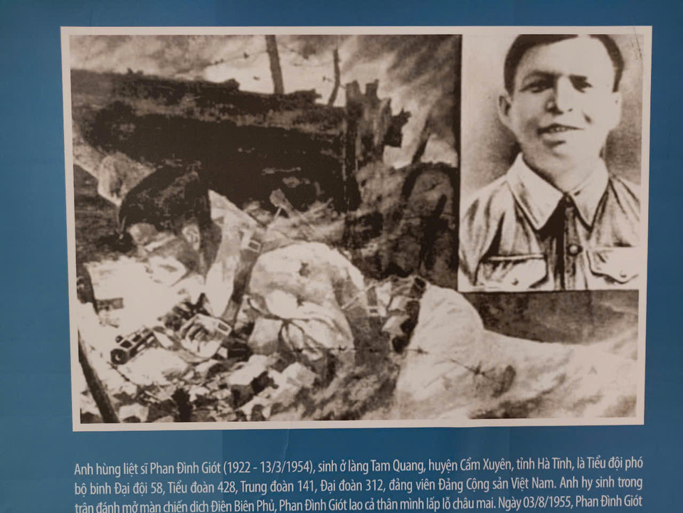 Rất nhiều tấm gương thanh niên đã trở thành những người con anh hùng và bất tử của dân tộc như Anh hùng Phan Đình Giót lấy thân mình lấp lỗ châu mai.... (Ảnh: PV/Vietnam+)