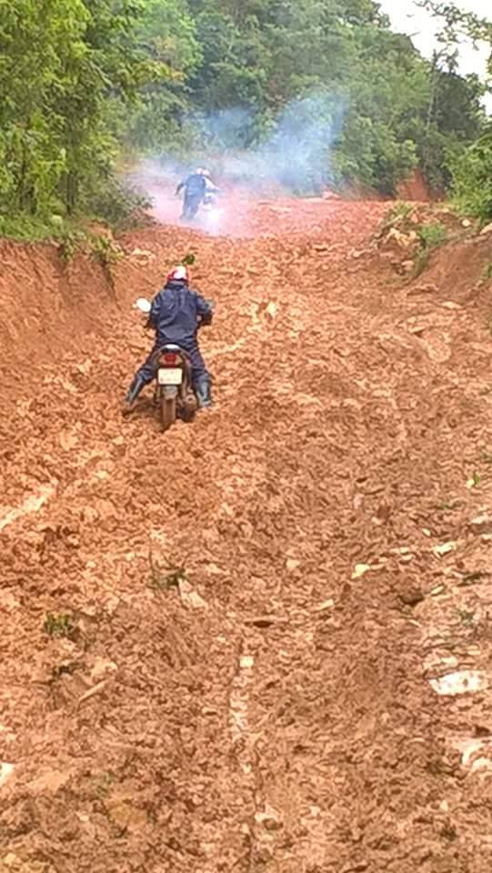  Và các thầy giáo cũng phải là những tay lái cự phách. (Ảnh: Thầy Nguyễn Hồng Hiệp cung cấp)