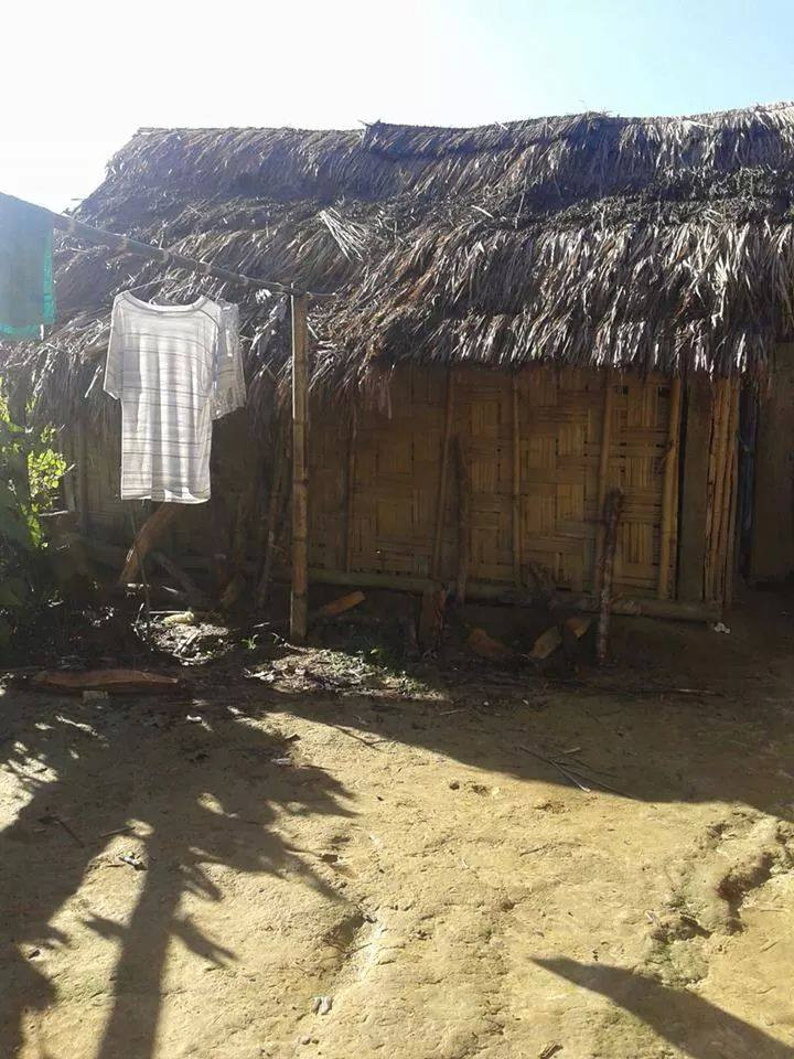 Dù nơi ấy, xa gia đình, họ sẽ sống trong những mái nhà công vụ giáo viên ghép từ tranh tre nứa lá tạm bợ. (Ảnh: Thầy Hồng Nguyễn Hồng Hiệp cung cấp)