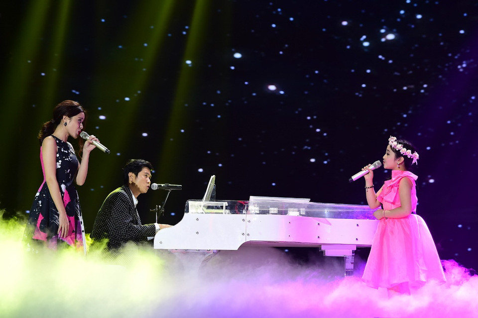 'Cặp đôi Giang Hồ' và Hồng Minh gửi lời 'Tạm biệt' đến 'Giọng hát Việt nhí 2015.' (Ảnh: BTC)