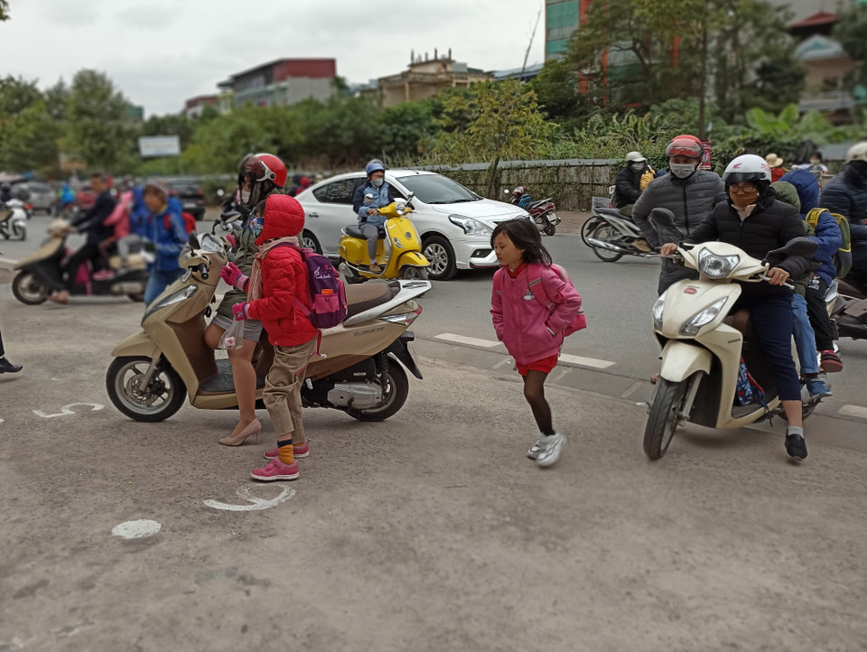 Sáng nay, theo Trung tâm Dự báo Khí tượng thủy văn Trung ương, nhiệt độ Hà Nội tiếp tục giảm sâu còn hơn 11 độ C.(Ảnh: PM/Vietnam+)