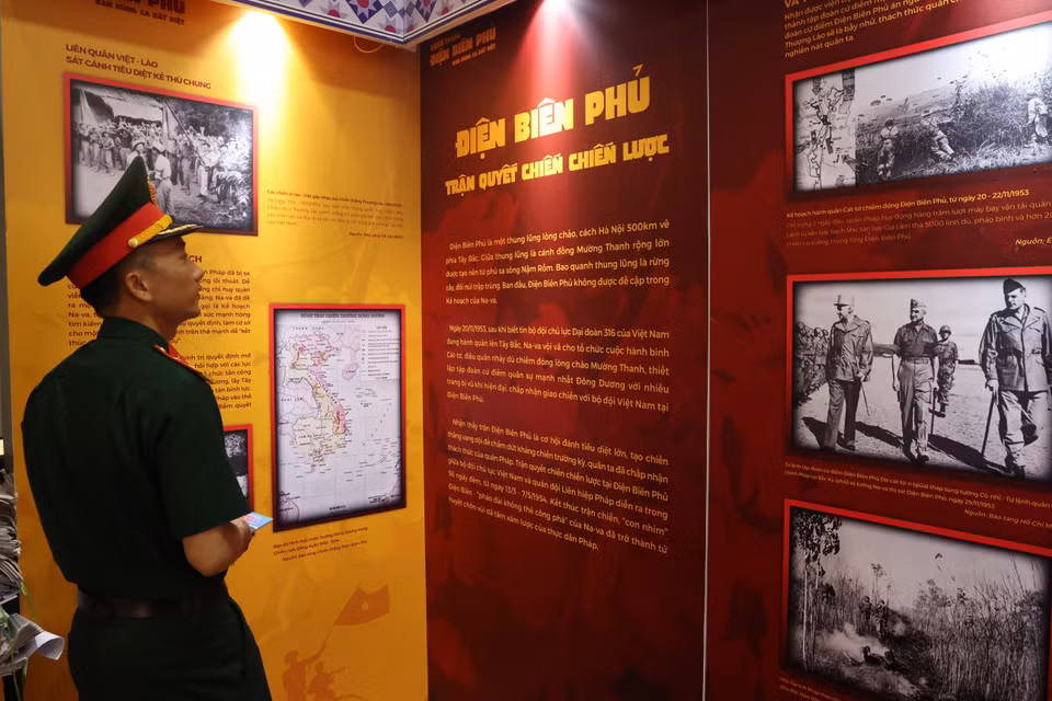 Cách Hà Nội 500km về phía Tây Bắc, Điện Biên Phủ là thung lũng lòng chảo, xung quanh được bao bọc bởi cây cối, đồi núi trập trùng. Ban đầu Điện Biên Phủ không được đề cập trong kế hoạch của Henri Navarre - tướng chỉ huy quân viễn chinh Pháp. (Ảnh: Minh Anh/Vietnam+)