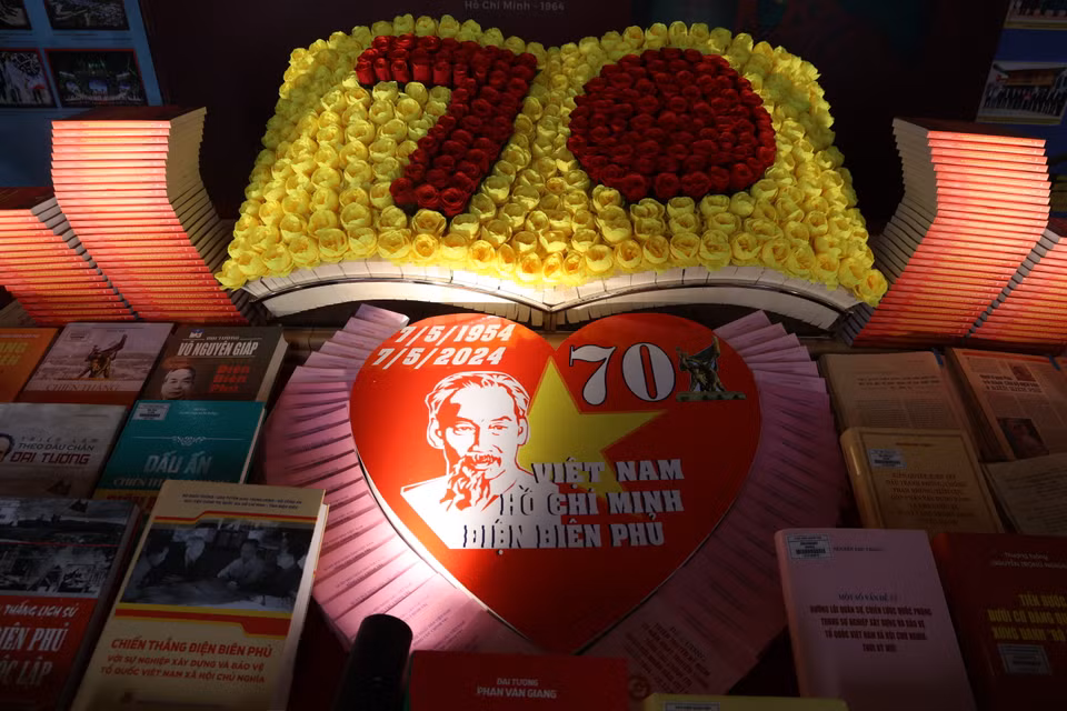 Triển lãm do Ban Tuyên giáo Trung ương phối hợp Bộ Quốc phòng, Ủy ban Nhân dân tỉnh Điện Biên và Bộ Văn hóa, Thể thao, Du lịch tổ chức. Triển lãm sẽ được mở dài hạn nhân dịp kỷ niệm lớn này. (Ảnh: Minh Anh/Vietnam+)