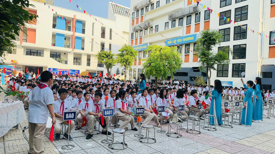 Không khí khai giảng ngày 5/9 tại Trường Trung học cơ sở Nguyễn Trường Tộ, quận Đống Đa. (Ảnh: Hoài Nam/Vietnam+)