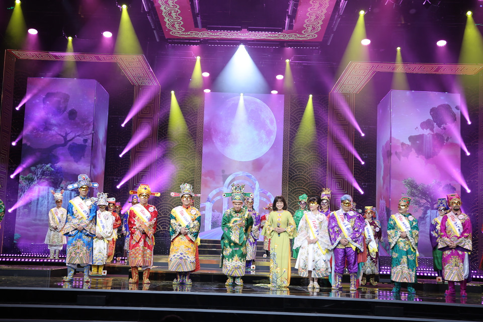 Táo quân 2023 tiếp tục quy tụ những gương mặt nghệ sỹ đã gắn bó trong 2 thập kỷ qua như: Quốc Khánh, Công Lý, Xuân Bắc, Tự Long, Chí Trung, Quang Thắng, Vân Dung. (Ảnh: CTV/Vietnam+)