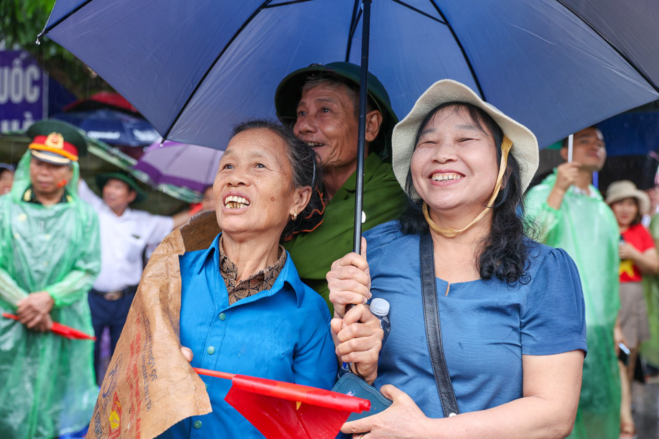 Dường như chính thời tiết bất lợi đã khẳng định tinh thần "gan không núng, chí không mòn" của vùng đất Điện Biên lịch sử. (Ảnh: Minh Sơn/Vietnam+)