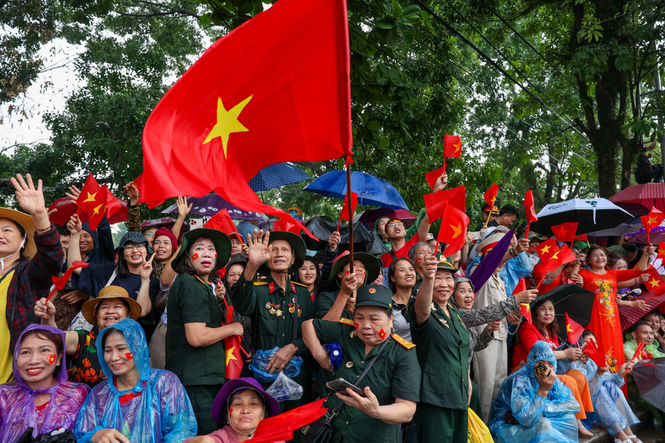 Sáng 7/5 tại Thành phố Điện Biên Phủ (tỉnh Điện Biên) đã có mưa lớn kéo dài từ khoảng 7 giờ đến gần 8 giờ 30 phút. (Ảnh: Minh Sơn/Vietnam+)