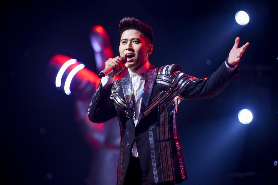 Vượt qua bốn đối thủ còn lại trong đêm chung kết The Voice-Giọng hát Việt 2019 (diễn ra tối 21/7), Đức Thịnh - học trò của danh ca Tuấn Ngọc đã giành ngôi vị quán quân. (Ảnh: BTC)