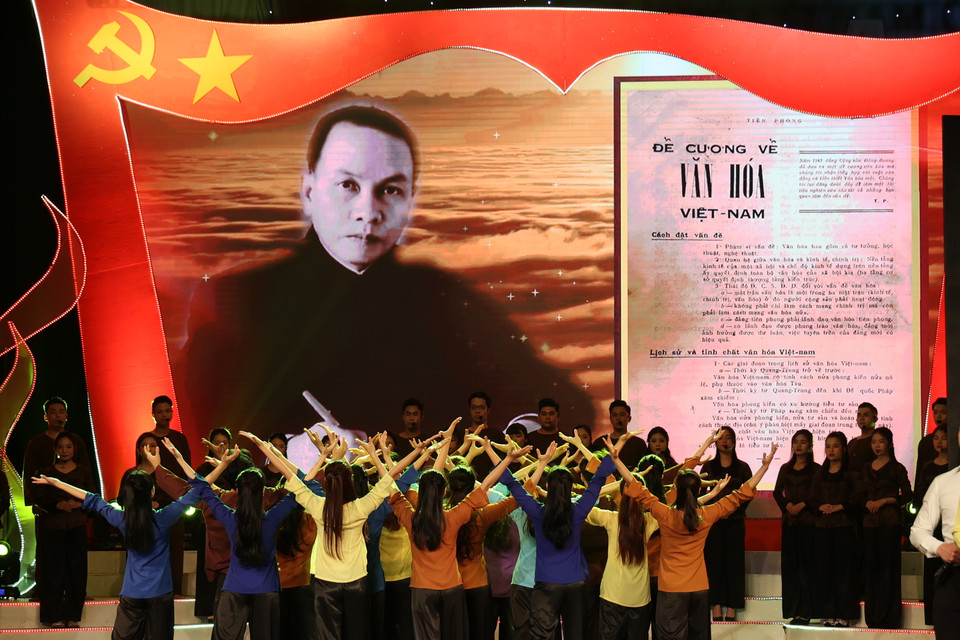 Tối ngày 28/2, tại Nhà hát lớn Hà Nội đã diễn ra chương trình nghệ thuật đặc biệt mang tên ''Đề cương văn hóa Việt Nam-Những dấu ấn lịch sử,'' nhân dịp kỷ niệm 80 năm ra đời Đề cương về văn hóa Việt Nam (1943-2023). (Ảnh: Minh Anh/Vietnam+)