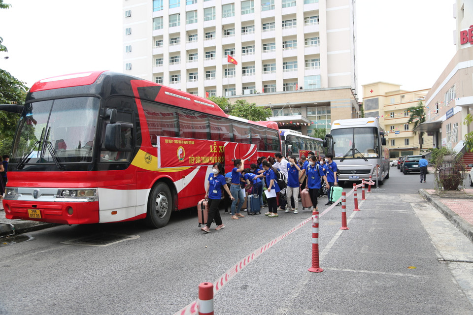 Toàn đoàn sẵn sàng lên đường với tinh thần cống hiến vì Tổ quốc và y đức người thầy thuốc. (Ảnh: PV)