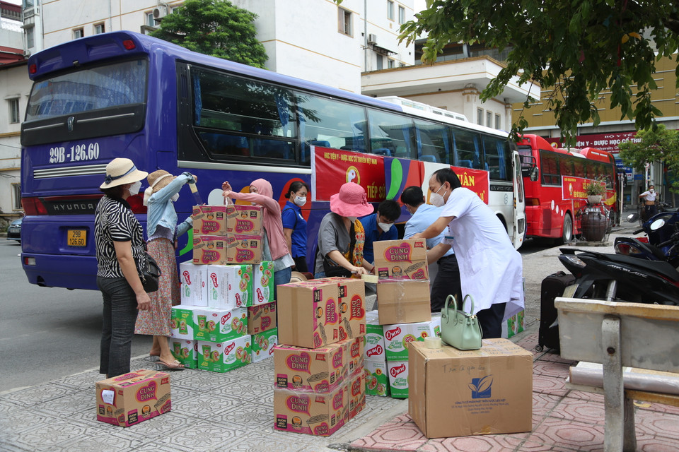 Trước giờ lên đường, Học viện đã chuẩn bị đầy đủ đồ phòng hộ cá nhân đảm bảo điều kiện phục vụ hoạt động cho đoàn thực hiện nhiệm vụ. (Ảnh: PV)