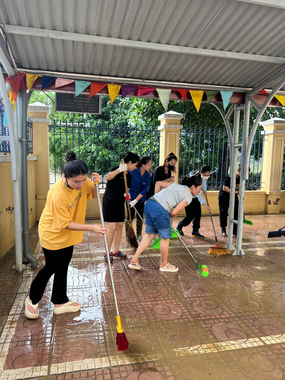 Do chỉ bị ngập khu vực sân nên trường đã hoàn tất công tác dọn dẹp từ ngày 13/9. (Ảnh: PV/Vietnam+)