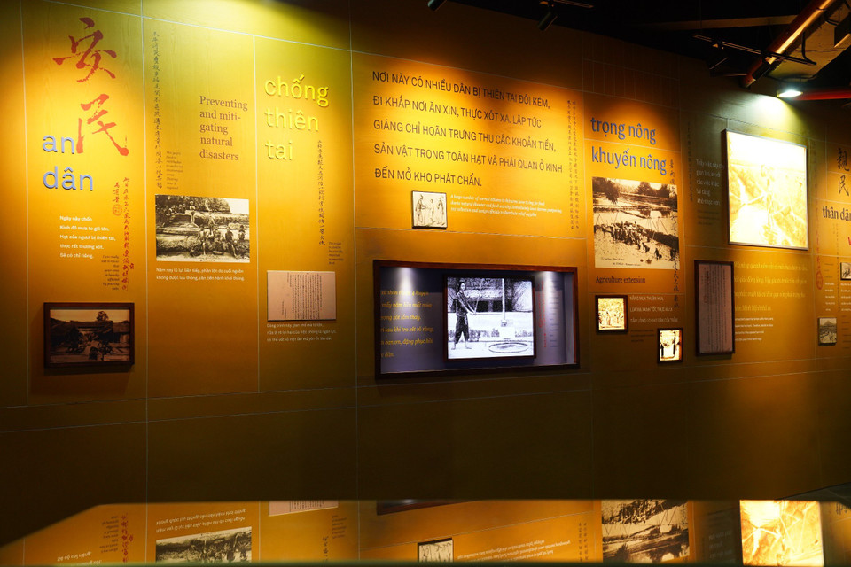 Nhiều văn bản chữ Hán, chữ Nôm đã được Trung tâm Lưu trữ quốc gia I và Trung tâm Bảo tồn Di tích Cố đô Huế “giải mật,” dịch sang chữ quốc ngữ, có chú thích rõ ràng bối cảnh lịch sử và trưng bày phục vụ công chúng. (Ảnh: Minh Thu/Vietnam+)