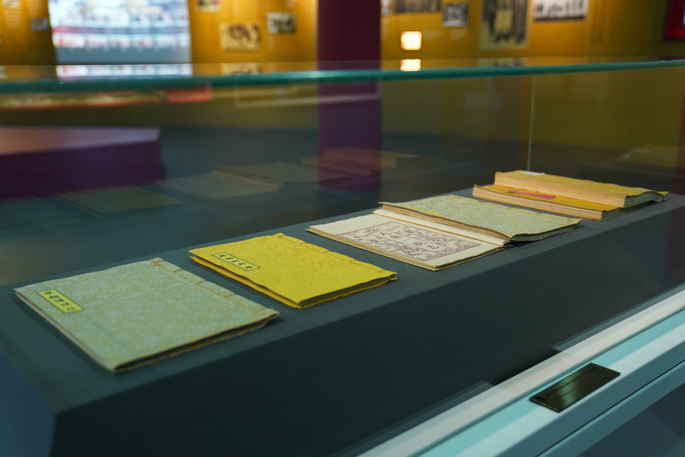 Châu bản là tài liệu hành chính gốc duy nhất ở Việt Nam và thuộc số ít trên thế giới còn lưu được bút tích phê duyệt trực tiếp của các hoàng đế trên văn bản. (Ảnh: Minh Thu/Vietnam+)