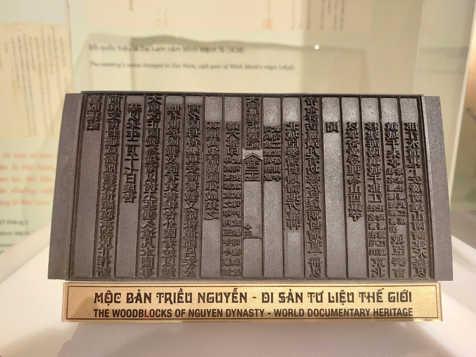 Mộc bản là những bản gỗ khắc chữ Hán Nôm ngược dùng để in ra thành sách. Mộc bản triều Nguyễn là Di sản Tư liệu Thế giới đầu tiên tại Việt Nam do UNESCO công nhận ngày 31/7/2009. (Ảnh: Minh Thu/Vietnam+)