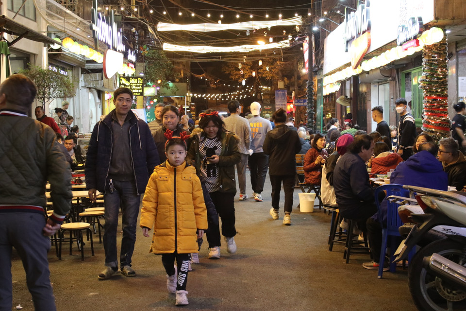 Người dân có thể kết hợp check-in, thăm thú, đi bộ kết hợp trải nghiệm ẩm thực tại đây. (Ảnh: Minh Anh/Vietnam+)