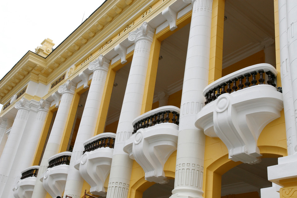 Tuy nhiên, đại diện lãnh đạo Nhà hát Lớn Hà Nội cho biết, đây mới là lớp sơn ban đầu, chưa phải là màu sơn cuối cùng. (Ảnh: Lê Doãn Đức/Vietnam+)