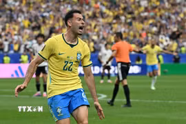 Gabriel Martinelli ghi bàn quyết định giúp Brazil ngược dòng kịch tính. (Ảnh: AFP/TTXVN)