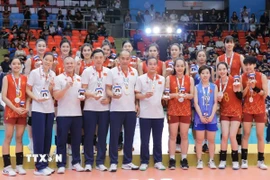 Đội tuyển bóng chuyền nữ Việt Nam giành HCB tại SEA Games 33. (Ảnh: Minh Quyết/TTXVN)