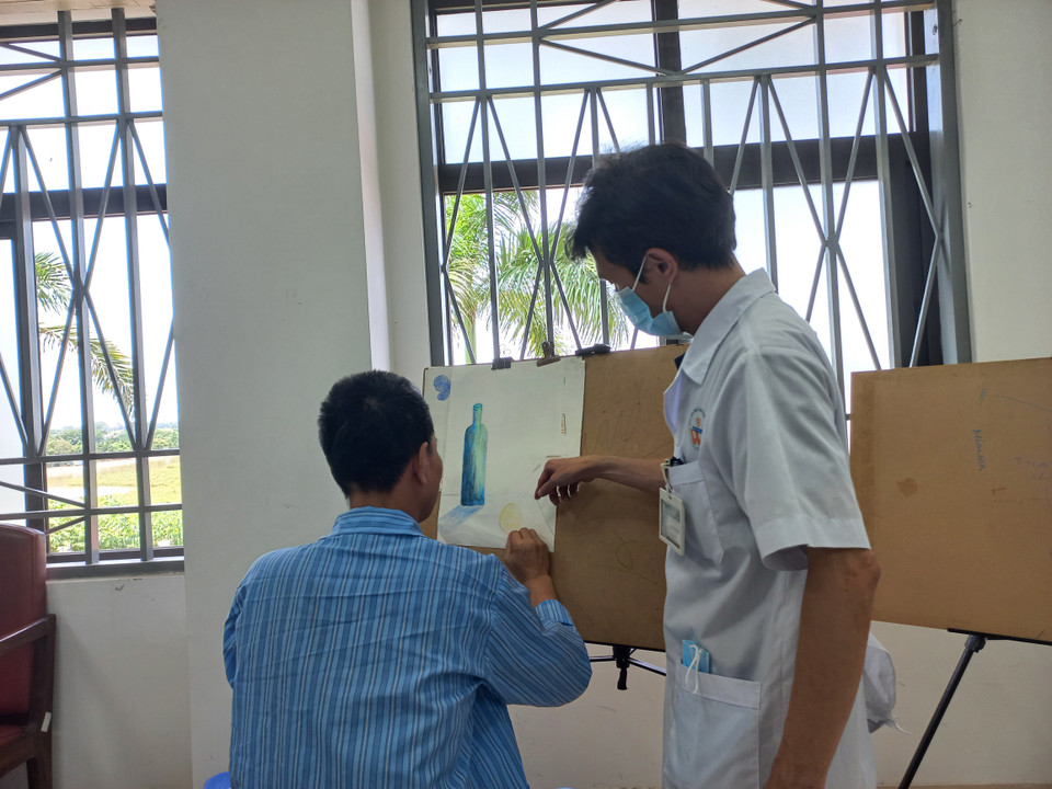 Phòng dạy vẽ cho các bệnh nhân. (Ảnh: PV/Vietnam+)