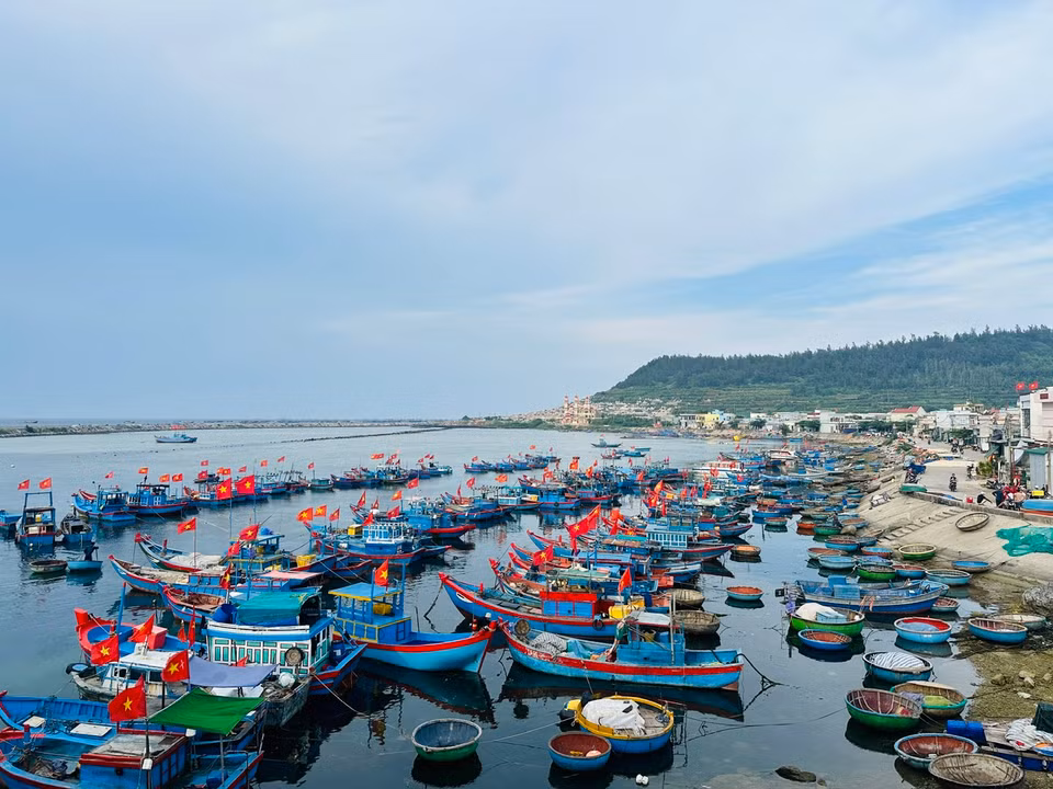 Một góc neo đậu thuyền ở đảo Lý Sơn. (Ảnh: PV/Vietnam+)